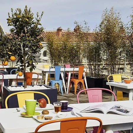 Hotel Ibis Styles Rooftop & 3*