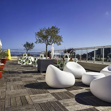 Ibis Styles Rooftop & Hyeres