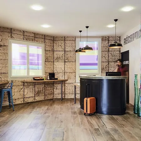 Ibis Styles Rooftop & Hyeres