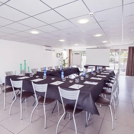 Ibis Styles Rooftop & Hotel 3*