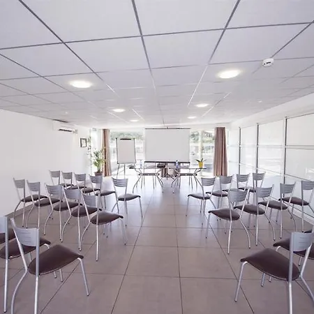 Hotel Ibis Styles Rooftop & 3*