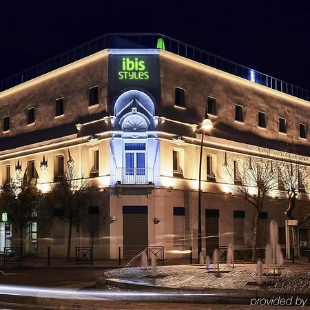 Hotel Ibis Styles Rooftop & 3*