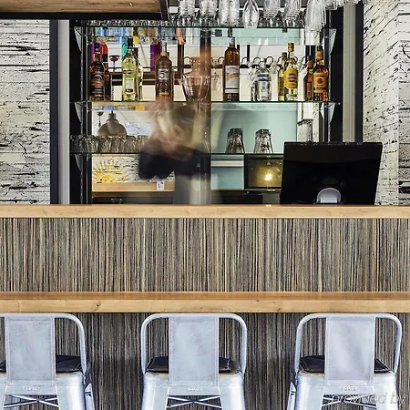 Ibis Styles Rooftop & Hyeres