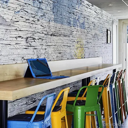 Ibis Styles Rooftop & Hyeres