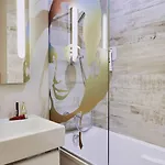 Ibis Styles Rooftop & הייר