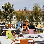 מלון Ibis Styles Rooftop & 3*