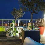 Hotel Ibis Styles Rooftop & 3*