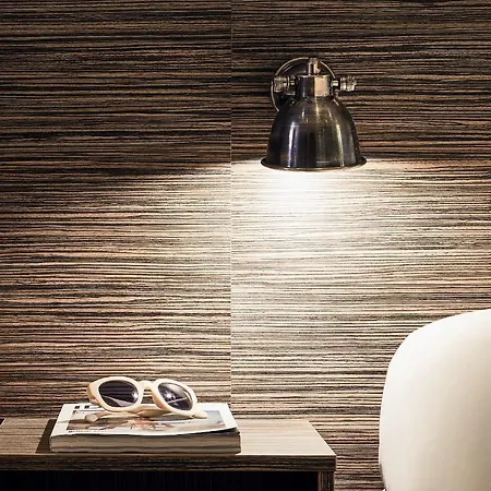 Ibis Styles Rooftop & Отель Йер