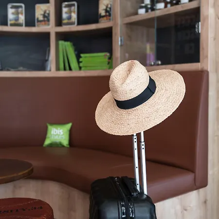 Ibis Styles Rooftop & 3*