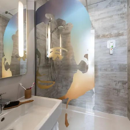 Ibis Styles Rooftop & イエール