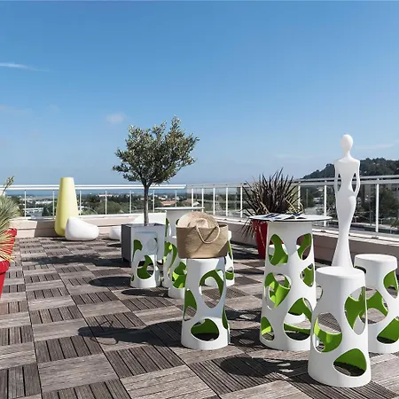 Ibis Styles Rooftop & 3*