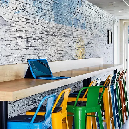 Ibis Styles Rooftop & Hyeres