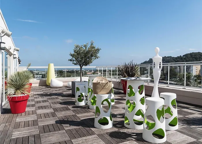 Hotel Ibis Styles Rooftop & 3*