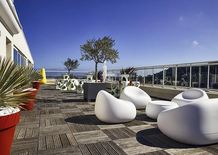 Ibis Styles Rooftop & Hyères
